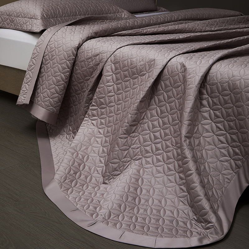 Комплект стеганого покрывала и – обзор и цена Home Textiles Premium